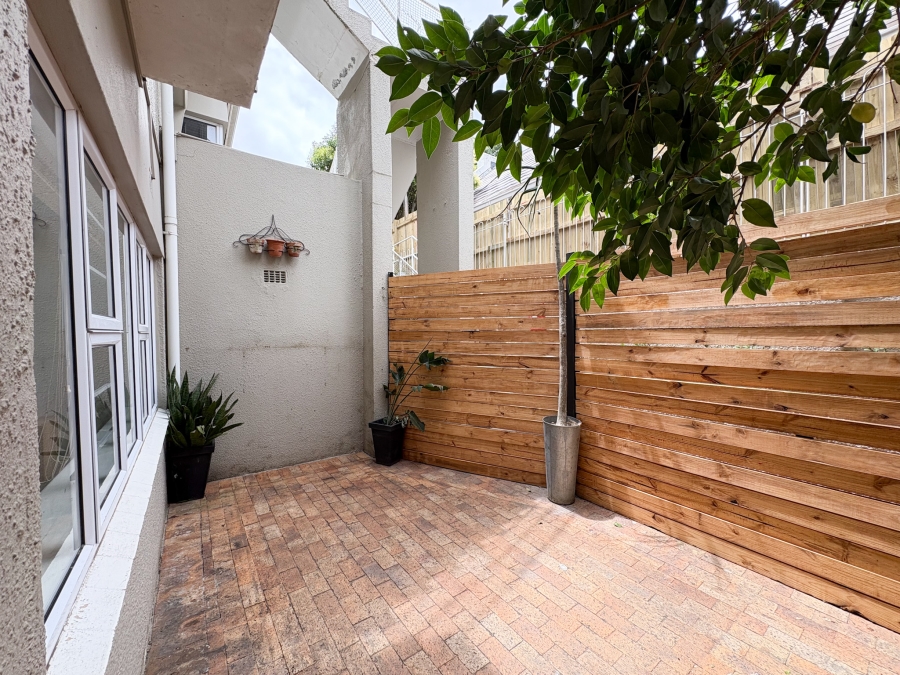 2 Bedroom Property for Sale in Oranjezicht Western Cape